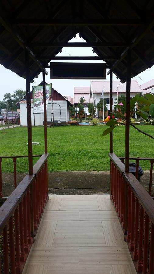 Noor Arfa River Chalet Kuala Terengganu Exterior photo